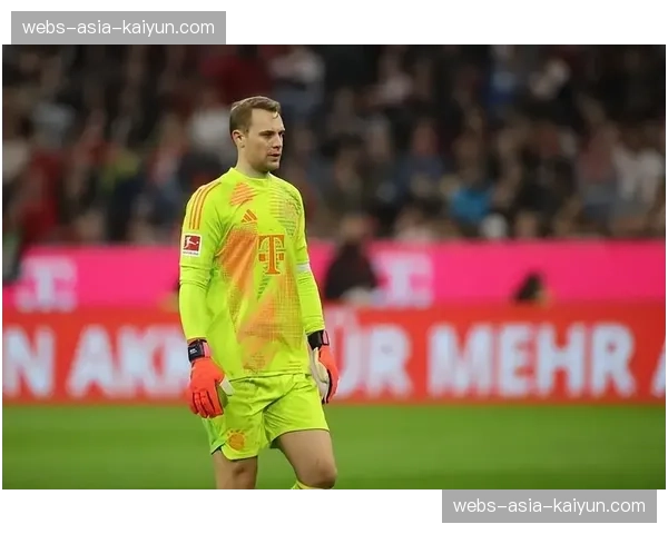 特写:拜仁门将诺伊尔高接抵挡,力保球门不失 特写:拜仁门将诺伊尔高接抵挡,力保球门不失